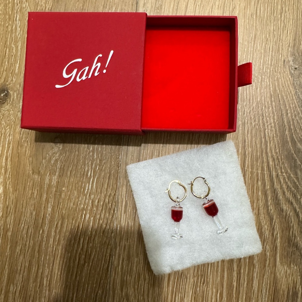 Lisa Says Gah Merlot Wine Glass Charm Earrings NWT